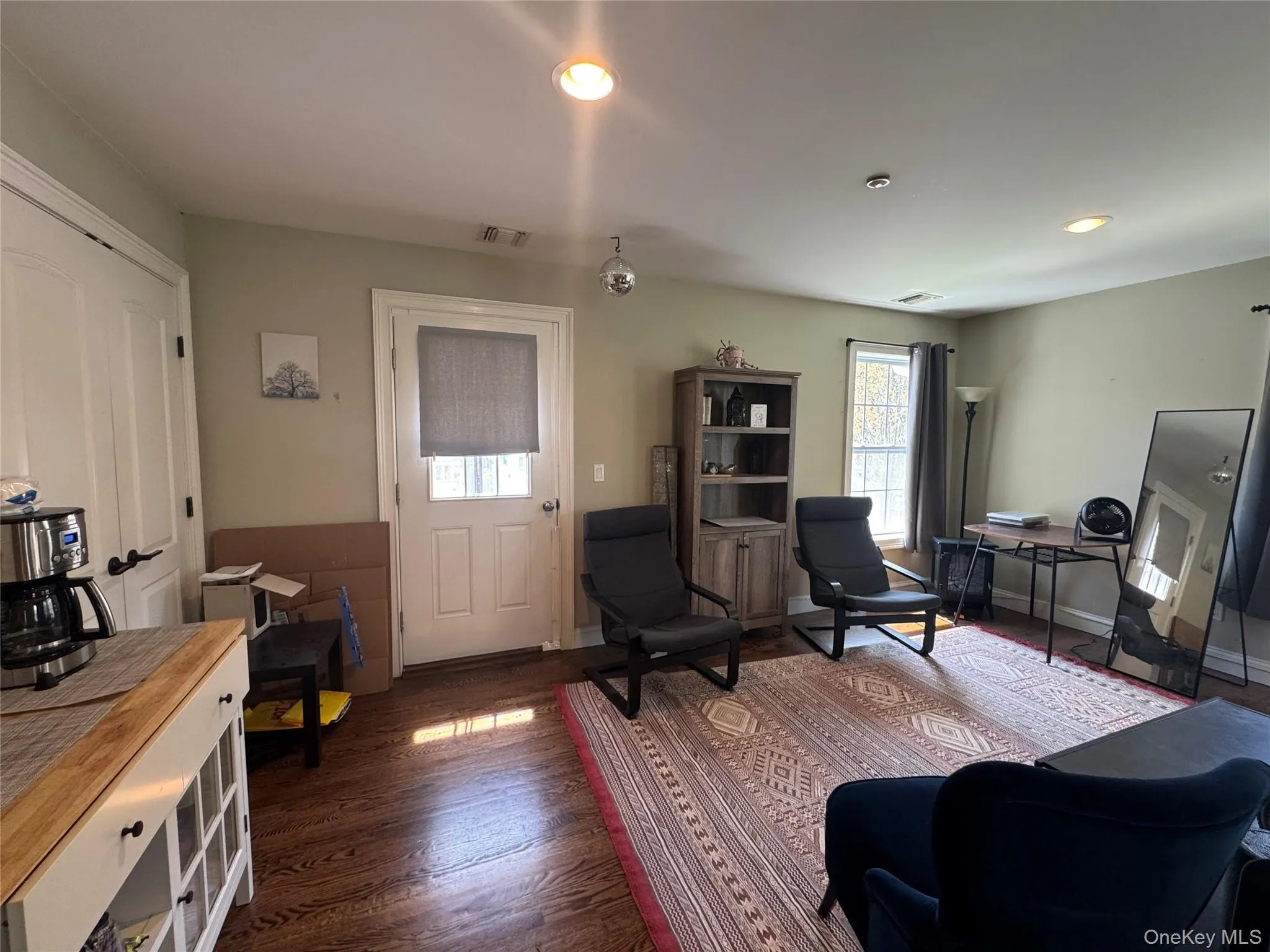 907 Main Street, Brookhaven, NY, 2 Bedrooms Bedrooms, 4 Rooms Rooms,1 BathroomBathrooms,Residential Lease,For Rent,Main,0,985058 907 Main Street, Brookhaven, NY, 2 Bedrooms Bedrooms, 4 Rooms Rooms,1 BathroomBathrooms,Residential Lease,For Rent,Main,0,985058