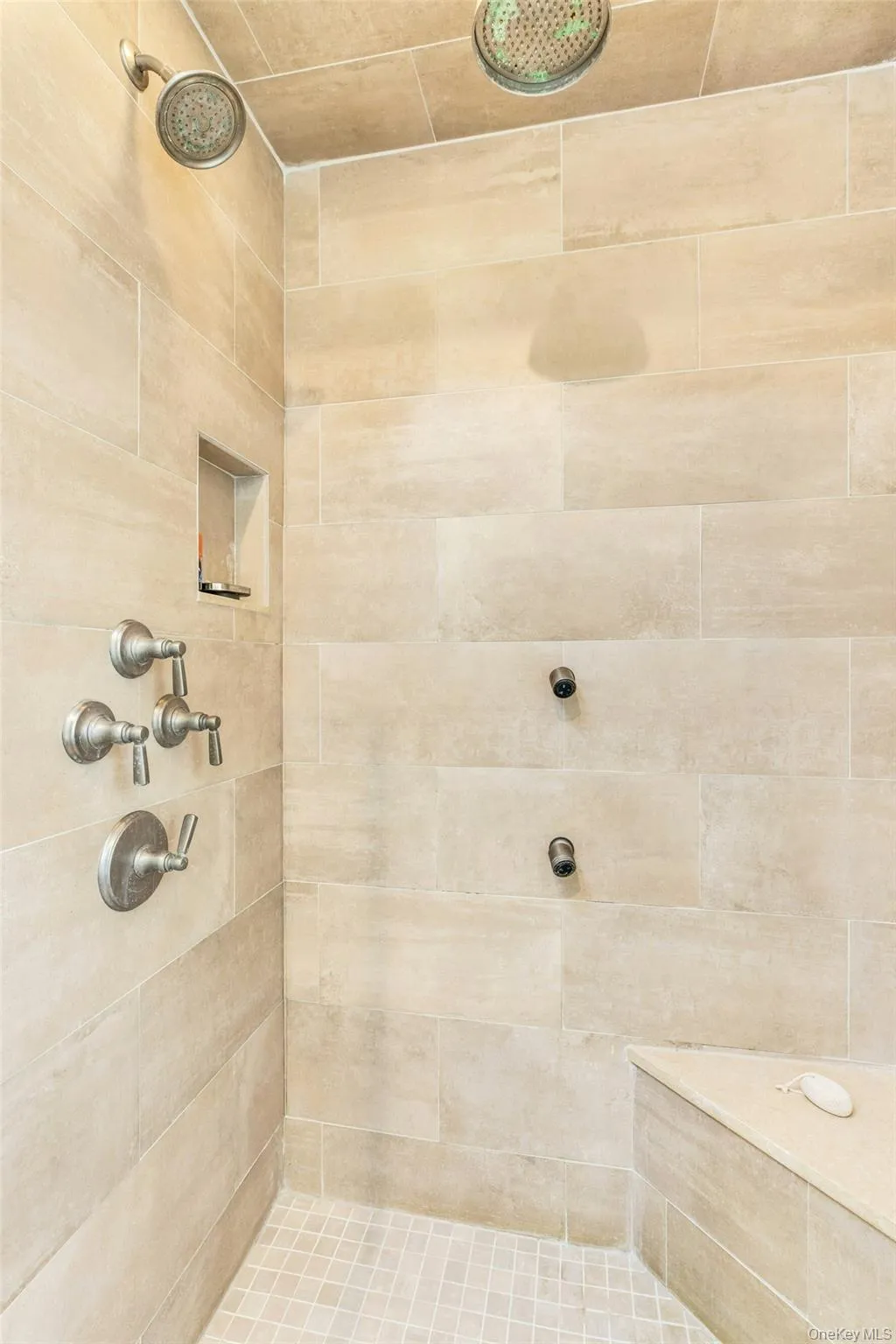 Rain Shower With Body Jets Rain Shower With Body Jets