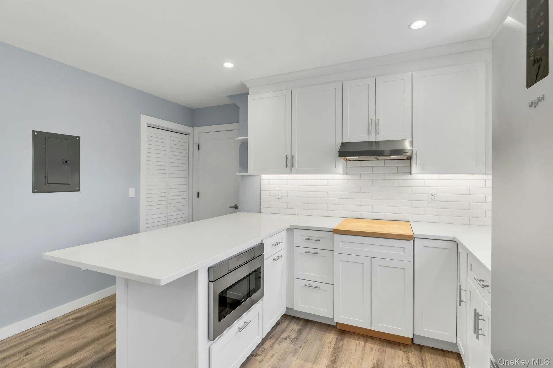 Custome Quartz Countertops and Cabinetry Custome Quartz Countertops and Cabinetry