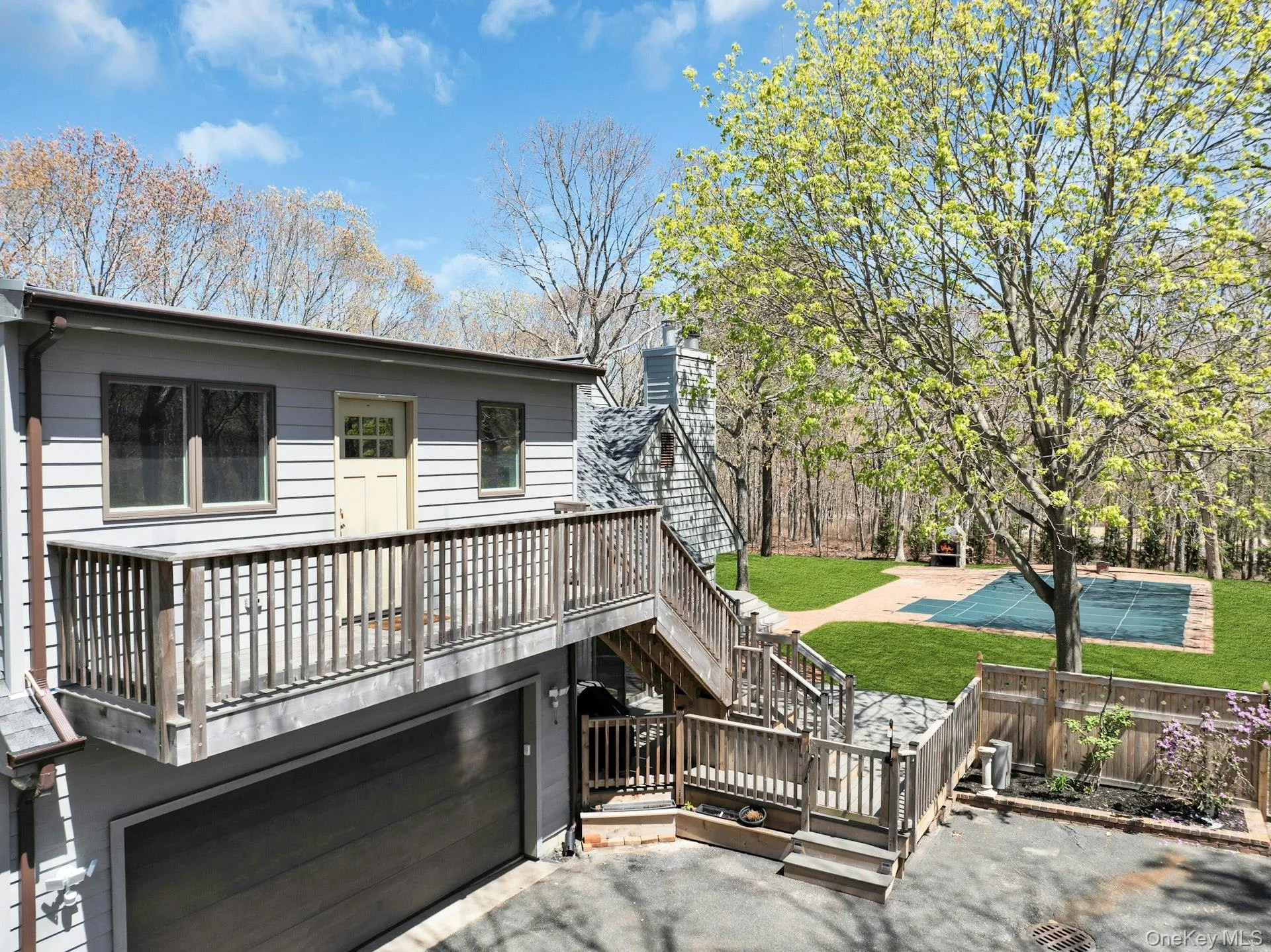 Private Balcony and Entrance for Apartment Private Balcony and Entrance for Apartment