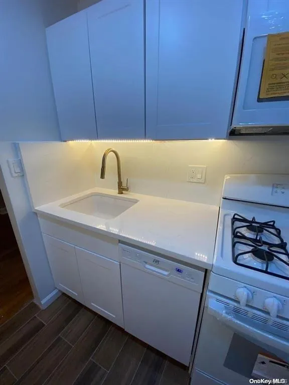 2 Town House Place, North Hempstead, NY, 1 Bedroom Bedrooms, 4 Rooms Rooms,1 BathroomBathrooms,Residential,For Rent,Town House,0,985138 2 Town House Place, North Hempstead, NY, 1 Bedroom Bedrooms, 4 Rooms Rooms,1 BathroomBathrooms,Residential,For Rent,Town House,0,985138