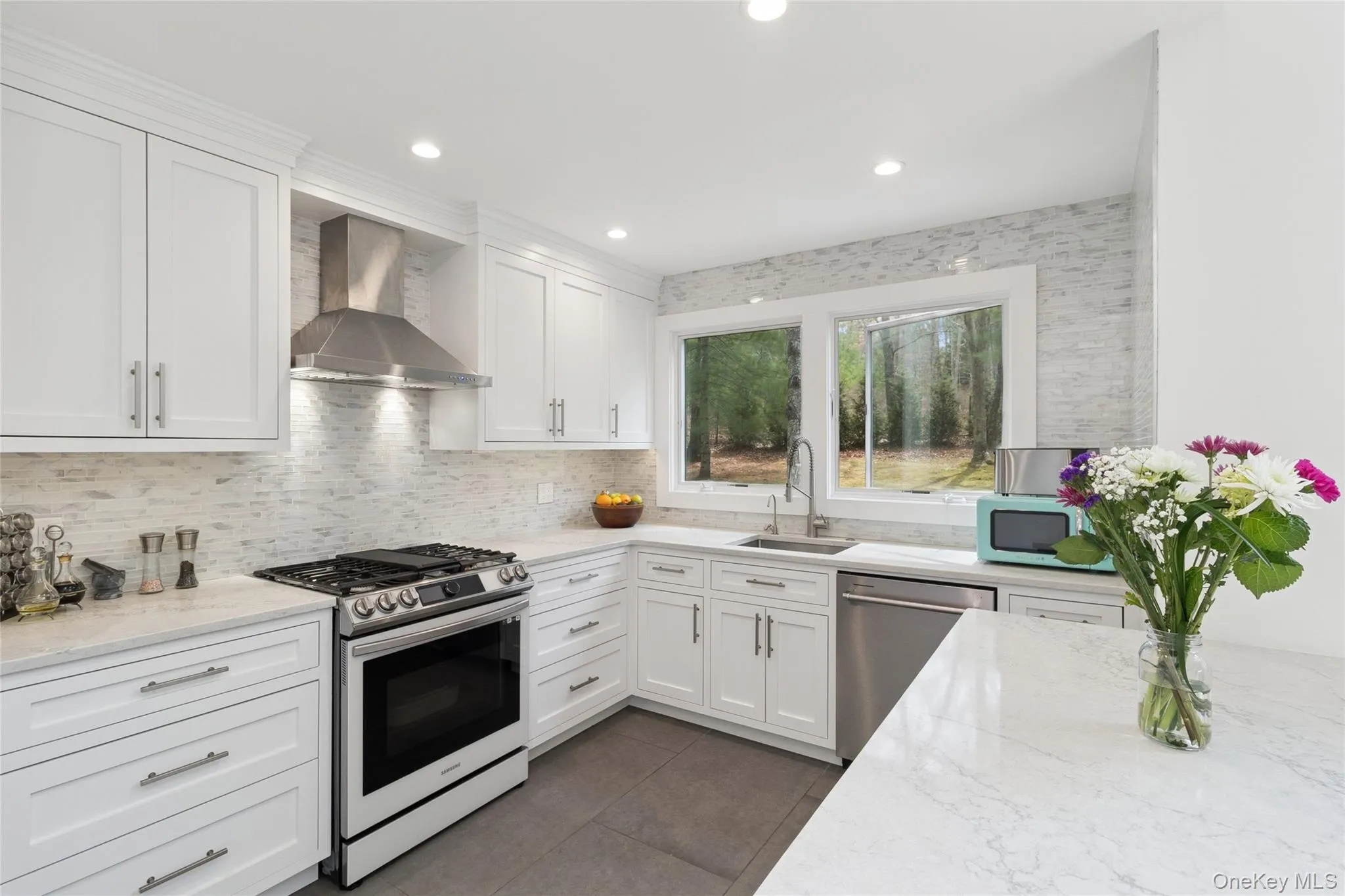 27 Ely Brook Road, East Hampton, New York 11937