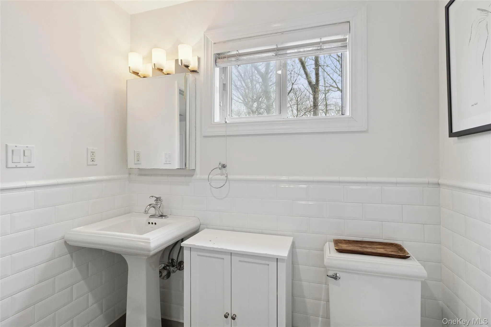27 Ely Brook Road, East Hampton, New York 11937
