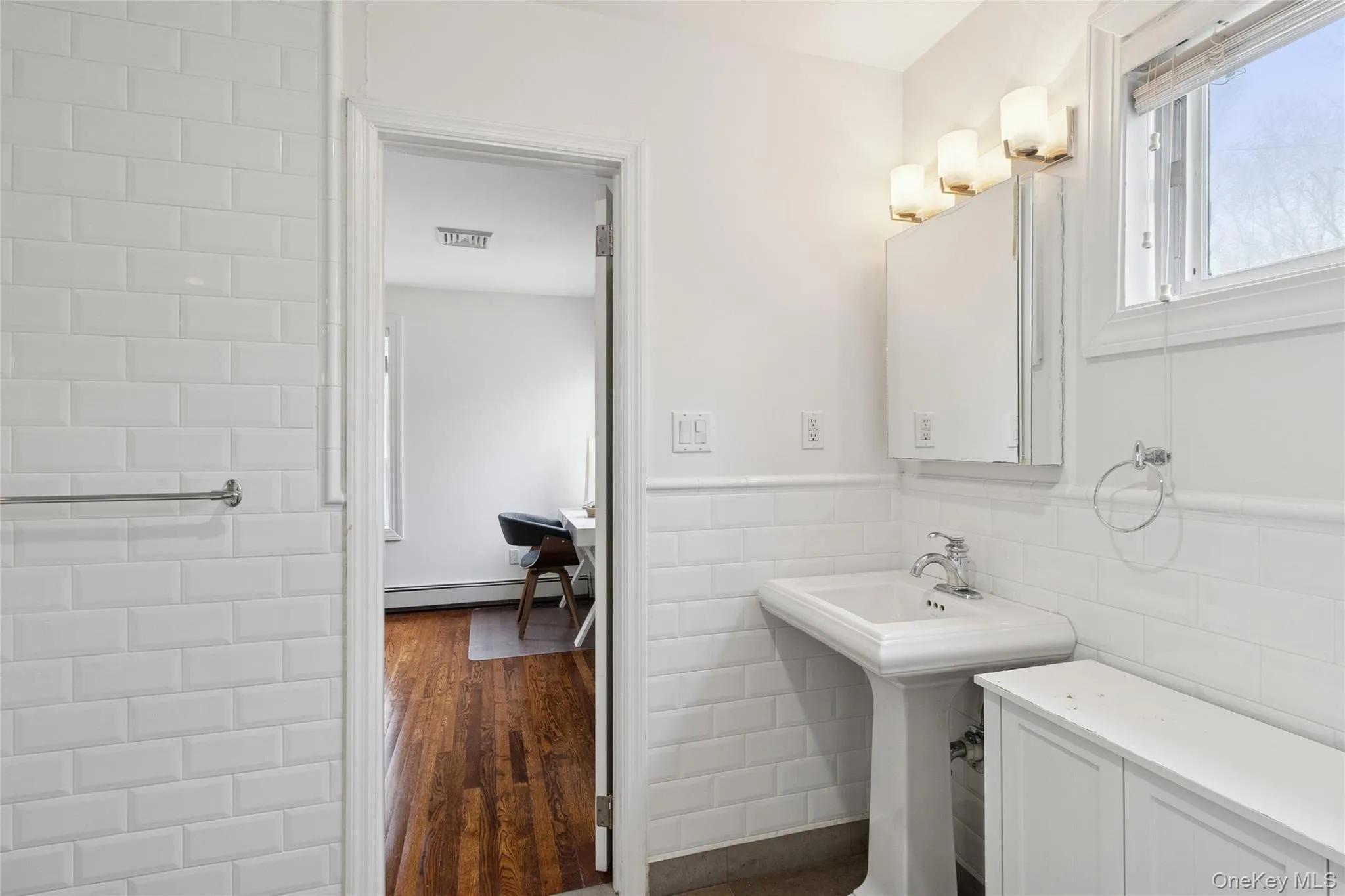 27 Ely Brook Road, East Hampton, New York 11937