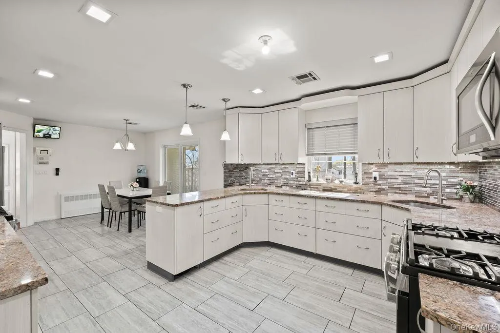 11 Wilsher Drive, Ramapo, NY, 5 Bedrooms Bedrooms, 10 Rooms Rooms,5 BathroomsBathrooms,Residential Sale,For Rent,Wilsher,0,985174 11 Wilsher Drive, Ramapo, NY, 5 Bedrooms Bedrooms, 10 Rooms Rooms,5 BathroomsBathrooms,Residential Sale,For Rent,Wilsher,0,985174