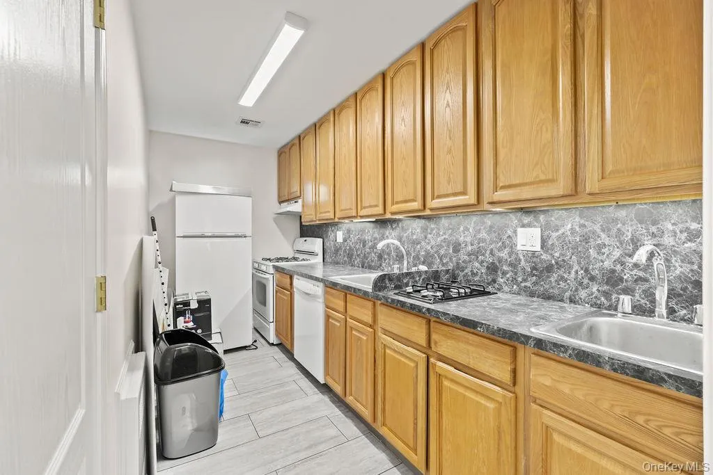 11 Wilsher Drive, Ramapo, NY, 5 Bedrooms Bedrooms, 10 Rooms Rooms,5 BathroomsBathrooms,Residential Sale,For Rent,Wilsher,0,985174 11 Wilsher Drive, Ramapo, NY, 5 Bedrooms Bedrooms, 10 Rooms Rooms,5 BathroomsBathrooms,Residential Sale,For Rent,Wilsher,0,985174