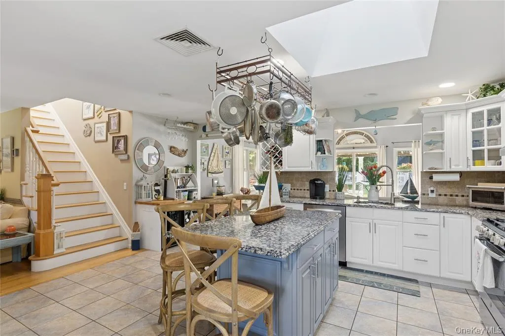 Eat in kitchen Eat in kitchen