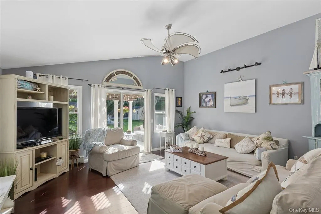 123 Broad Avenue, Riverhead, NY, 5 Bedrooms Bedrooms, 11 Rooms Rooms,3 BathroomsBathrooms,Residential Lease,For Rent,Broad,0,985175 123 Broad Avenue, Riverhead, NY, 5 Bedrooms Bedrooms, 11 Rooms Rooms,3 BathroomsBathrooms,Residential Lease,For Rent,Broad,0,985175