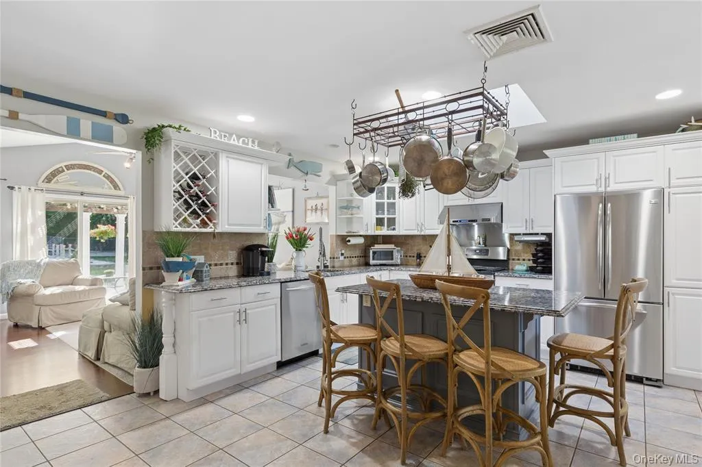 Eat in kitchen Eat in kitchen