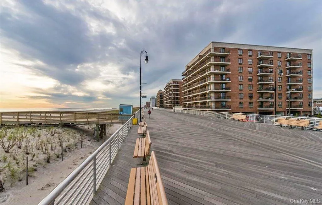 230 Broadway, Long Beach, NY, 3 Bedrooms Bedrooms, 6 Rooms Rooms,2 BathroomsBathrooms,Residential Lease,For Rent,Broadway,0,985182 230 Broadway, Long Beach, NY, 3 Bedrooms Bedrooms, 6 Rooms Rooms,2 BathroomsBathrooms,Residential Lease,For Rent,Broadway,0,985182