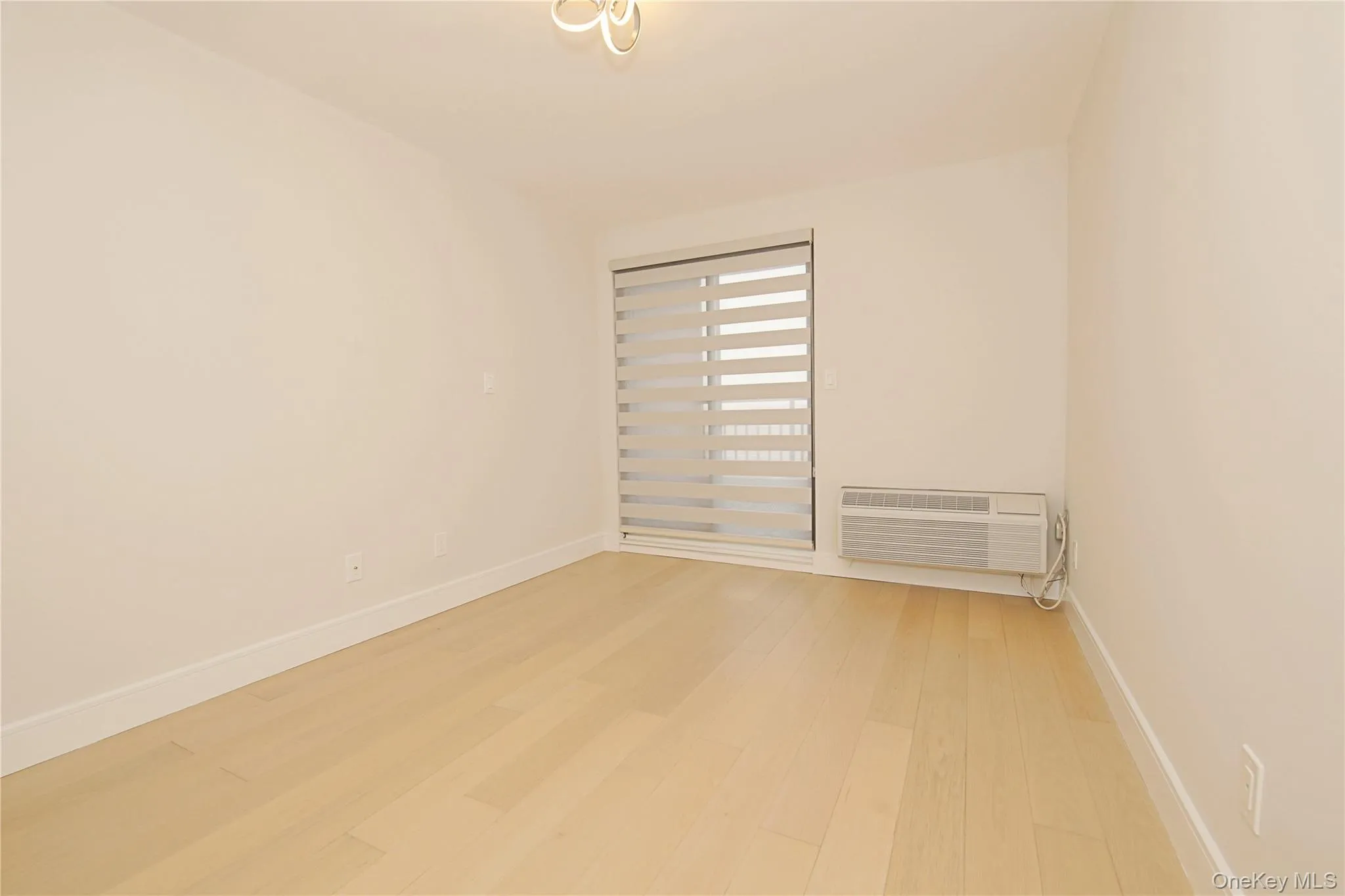 First bedroom with terrace with panoramic city views First bedroom with terrace with panoramic city views