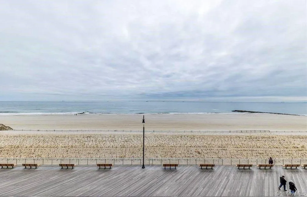 230 Broadway, Long Beach, NY, 3 Bedrooms Bedrooms, 6 Rooms Rooms,2 BathroomsBathrooms,Residential Lease,For Rent,Broadway,0,985182 230 Broadway, Long Beach, NY, 3 Bedrooms Bedrooms, 6 Rooms Rooms,2 BathroomsBathrooms,Residential Lease,For Rent,Broadway,0,985182