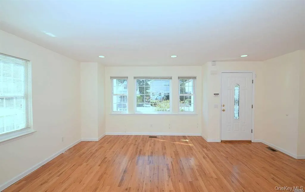 74 Firwood Road, North Hempstead, NY, 3 Bedrooms Bedrooms, 7 Rooms Rooms,2 BathroomsBathrooms,Residential Lease,For Rent,Firwood,0,985236 74 Firwood Road, North Hempstead, NY, 3 Bedrooms Bedrooms, 7 Rooms Rooms,2 BathroomsBathrooms,Residential Lease,For Rent,Firwood,0,985236