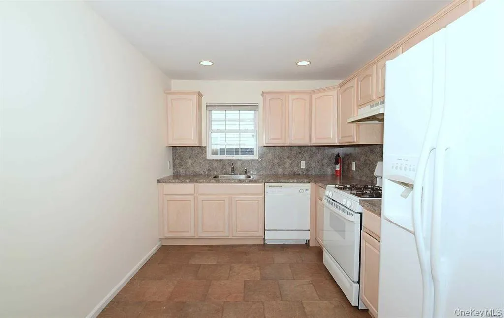 74 Firwood Road, North Hempstead, NY, 3 Bedrooms Bedrooms, 7 Rooms Rooms,2 BathroomsBathrooms,Residential Lease,For Rent,Firwood,0,985236 74 Firwood Road, North Hempstead, NY, 3 Bedrooms Bedrooms, 7 Rooms Rooms,2 BathroomsBathrooms,Residential Lease,For Rent,Firwood,0,985236