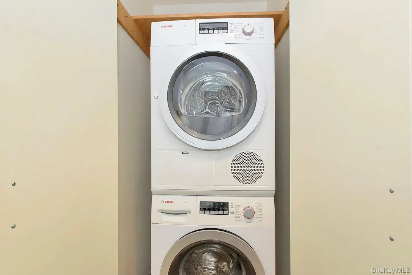 3916 Prince Street, New York, NY, 1 Bedroom Bedrooms, 3 Rooms Rooms,1 BathroomBathrooms,Residential Lease,For Rent,Prince,0,985237 3916 Prince Street, New York, NY, 1 Bedroom Bedrooms, 3 Rooms Rooms,1 BathroomBathrooms,Residential Lease,For Rent,Prince,0,985237