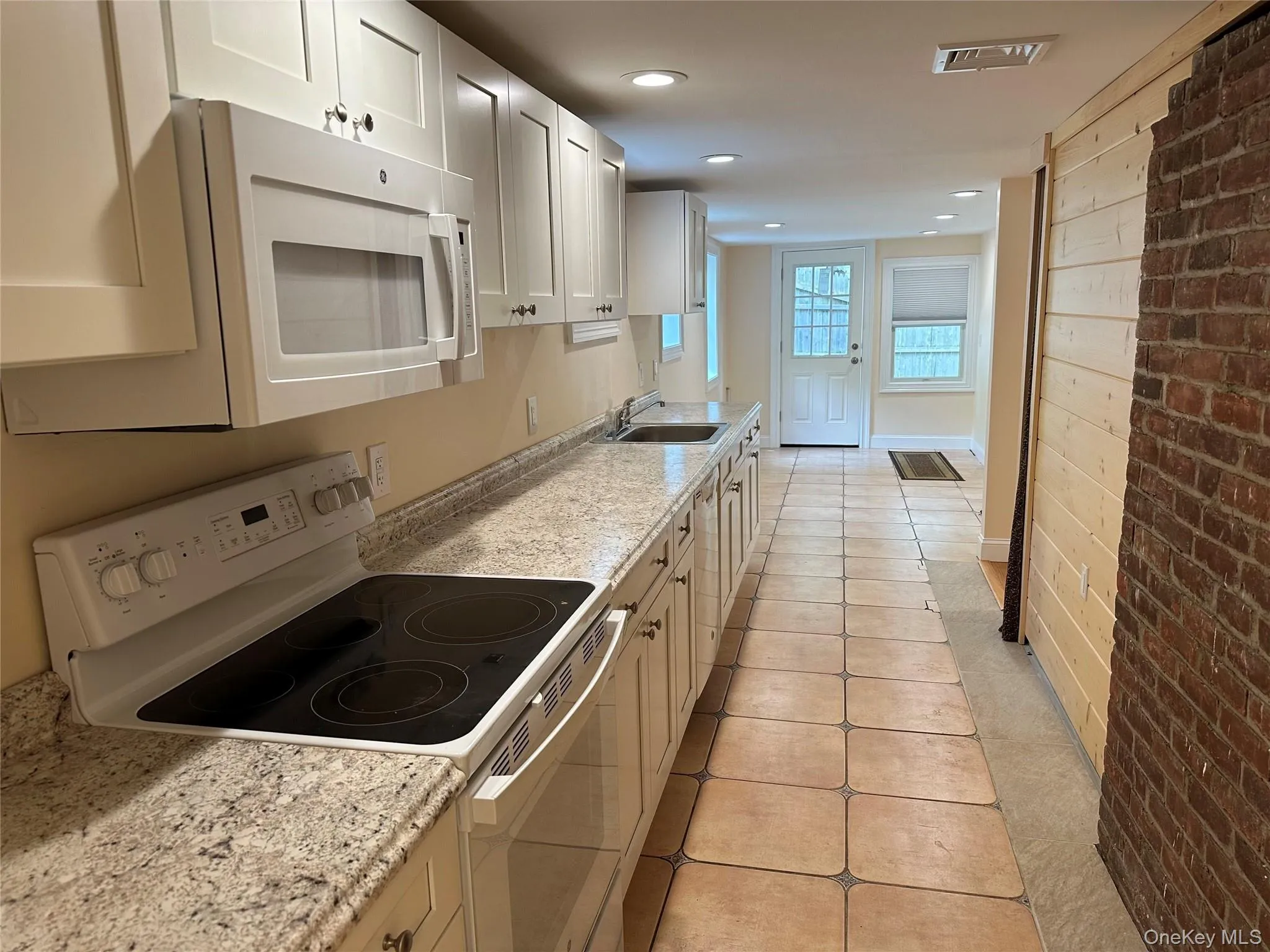 162 Spring Road, Huntington, NY, 1 Bedroom Bedrooms, 3 Rooms Rooms,1 BathroomBathrooms,Residential Lease,For Rent,Spring,0,985302 162 Spring Road, Huntington, NY, 1 Bedroom Bedrooms, 3 Rooms Rooms,1 BathroomBathrooms,Residential Lease,For Rent,Spring,0,985302