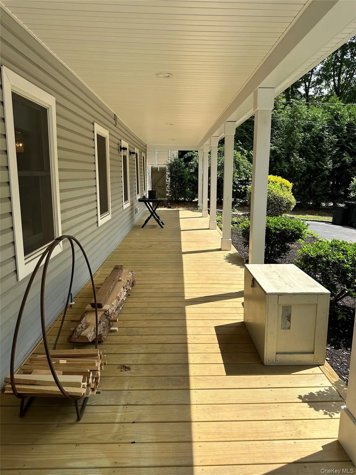 Private front deck Private front deck