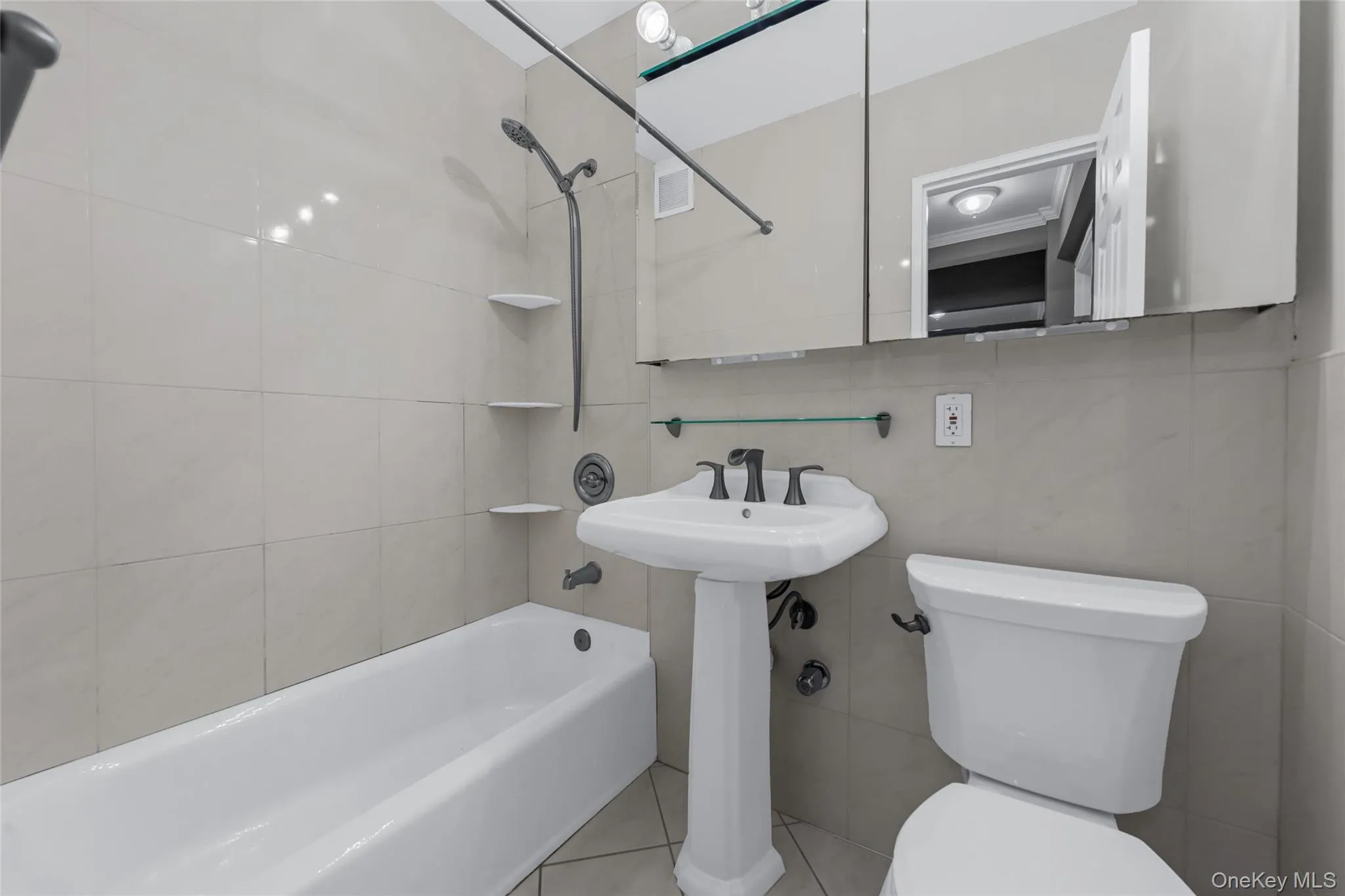 43-25 Douglaston Parkway, New York, NY, 1 Bedroom Bedrooms, 4 Rooms Rooms,1 BathroomBathrooms,Residential,For Rent,Douglaston,0,985324 43-25 Douglaston Parkway, New York, NY, 1 Bedroom Bedrooms, 4 Rooms Rooms,1 BathroomBathrooms,Residential,For Rent,Douglaston,0,985324