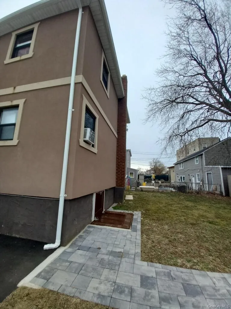 13 Clinton Avenue, Hempstead, NY, 6 Bedrooms Bedrooms, 17 Rooms Rooms,4 BathroomsBathrooms,Residential,For Rent,Clinton,0,985333 13 Clinton Avenue, Hempstead, NY, 6 Bedrooms Bedrooms, 17 Rooms Rooms,4 BathroomsBathrooms,Residential,For Rent,Clinton,0,985333
