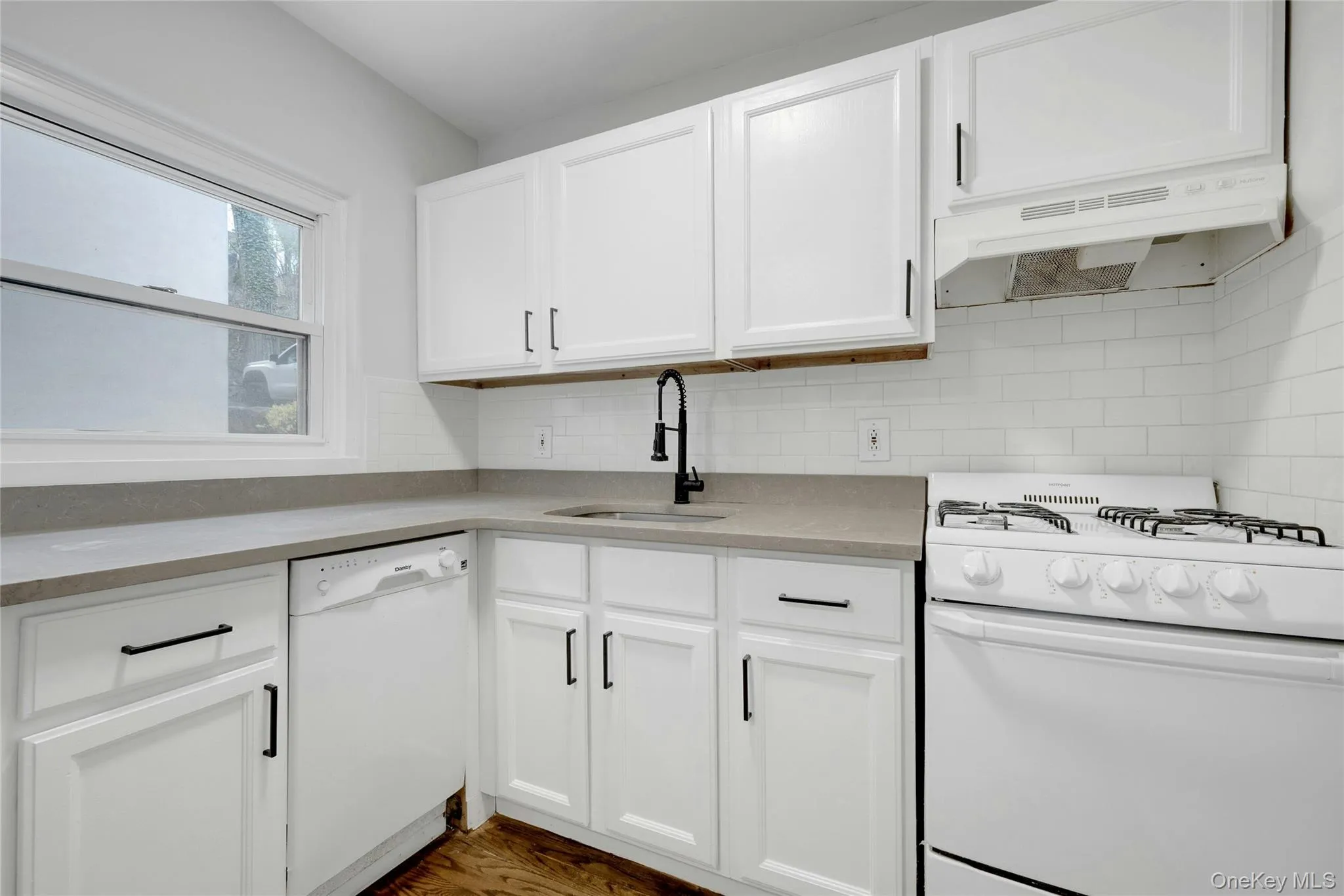 64 Kensington Road, Eastchester, NY, 1 Bedroom Bedrooms, 3 Rooms Rooms,1 BathroomBathrooms,Residential Lease,For Rent,Kensington,0,985338 64 Kensington Road, Eastchester, NY, 1 Bedroom Bedrooms, 3 Rooms Rooms,1 BathroomBathrooms,Residential Lease,For Rent,Kensington,0,985338