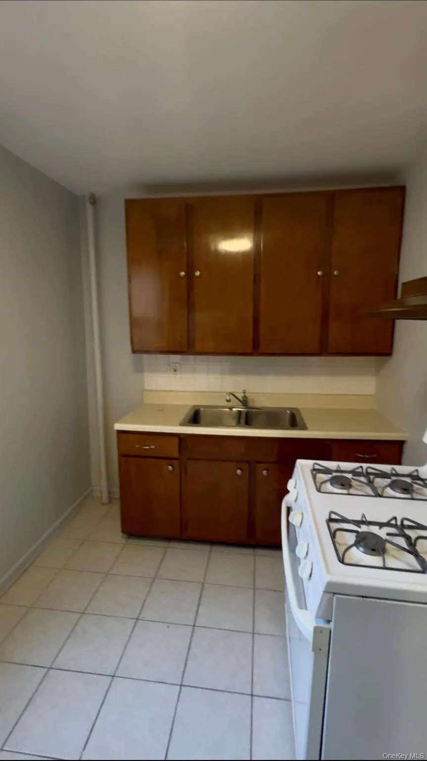 1670 Longfellow Avenue, New York, NY, 1 Bedroom Bedrooms, 3 Rooms Rooms,1 BathroomBathrooms,Residential Lease,For Rent,Longfellow,0,985353 1670 Longfellow Avenue, New York, NY, 1 Bedroom Bedrooms, 3 Rooms Rooms,1 BathroomBathrooms,Residential Lease,For Rent,Longfellow,0,985353