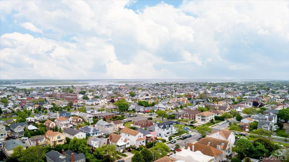 525 Beech Street, Long Beach, NY, 3 Bedrooms Bedrooms, 8 Rooms Rooms,2 BathroomsBathrooms,Residential Lease,For Rent,Beech,0,985378 525 Beech Street, Long Beach, NY, 3 Bedrooms Bedrooms, 8 Rooms Rooms,2 BathroomsBathrooms,Residential Lease,For Rent,Beech,0,985378