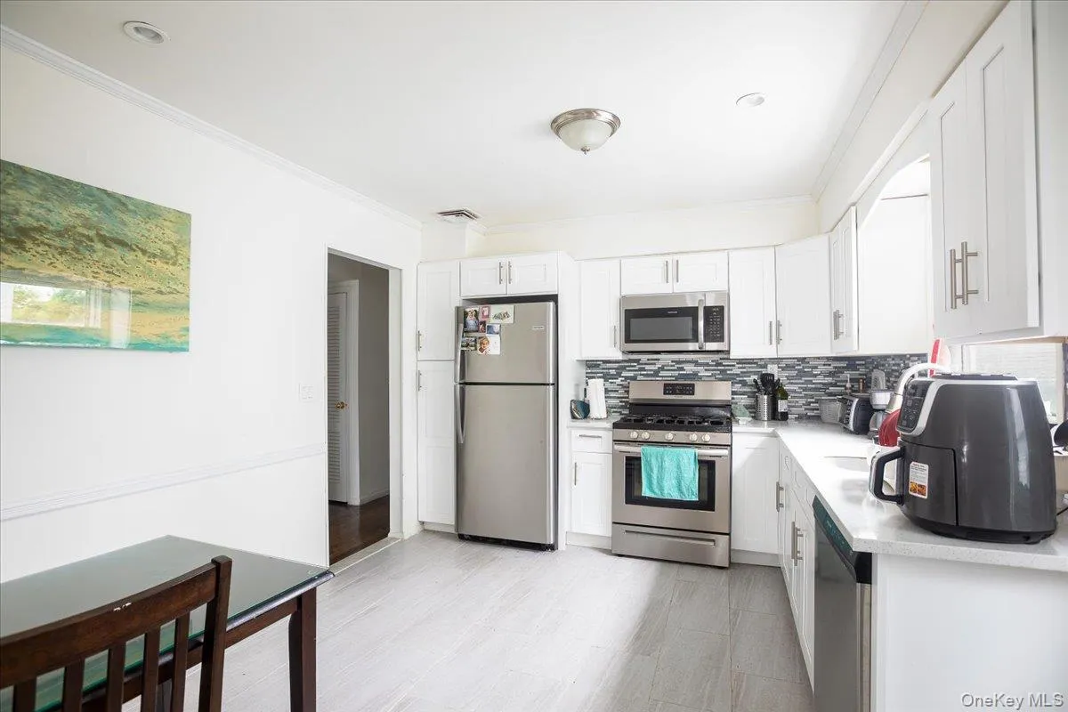 525 Beech Street, Long Beach, NY, 3 Bedrooms Bedrooms, 8 Rooms Rooms,2 BathroomsBathrooms,Residential Lease,For Rent,Beech,0,985378 525 Beech Street, Long Beach, NY, 3 Bedrooms Bedrooms, 8 Rooms Rooms,2 BathroomsBathrooms,Residential Lease,For Rent,Beech,0,985378