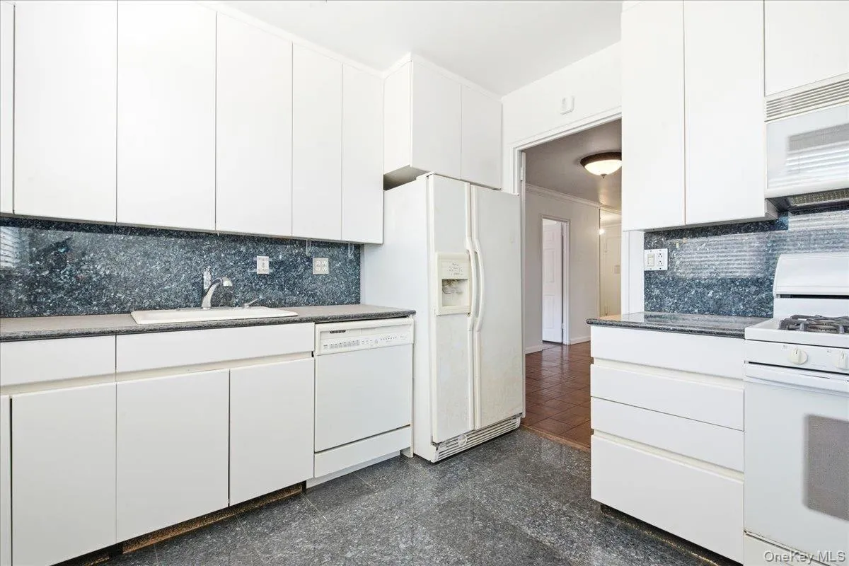 70-20 108 Street, New York, NY, 3 Bedrooms Bedrooms, 5 Rooms Rooms,2 BathroomsBathrooms,Residential,For Rent,108,0,985379 70-20 108 Street, New York, NY, 3 Bedrooms Bedrooms, 5 Rooms Rooms,2 BathroomsBathrooms,Residential,For Rent,108,0,985379