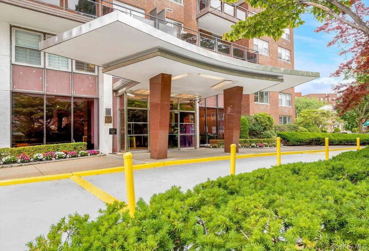 70-20 108 Street, New York, NY, 3 Bedrooms Bedrooms, 5 Rooms Rooms,2 BathroomsBathrooms,Residential,For Rent,108,0,985379 70-20 108 Street, New York, NY, 3 Bedrooms Bedrooms, 5 Rooms Rooms,2 BathroomsBathrooms,Residential,For Rent,108,0,985379