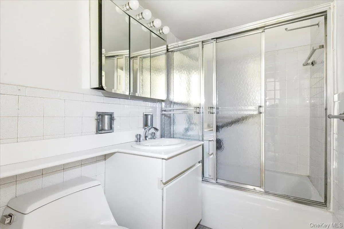 70-20 108 Street, New York, NY, 3 Bedrooms Bedrooms, 5 Rooms Rooms,2 BathroomsBathrooms,Residential,For Rent,108,0,985379 70-20 108 Street, New York, NY, 3 Bedrooms Bedrooms, 5 Rooms Rooms,2 BathroomsBathrooms,Residential,For Rent,108,0,985379