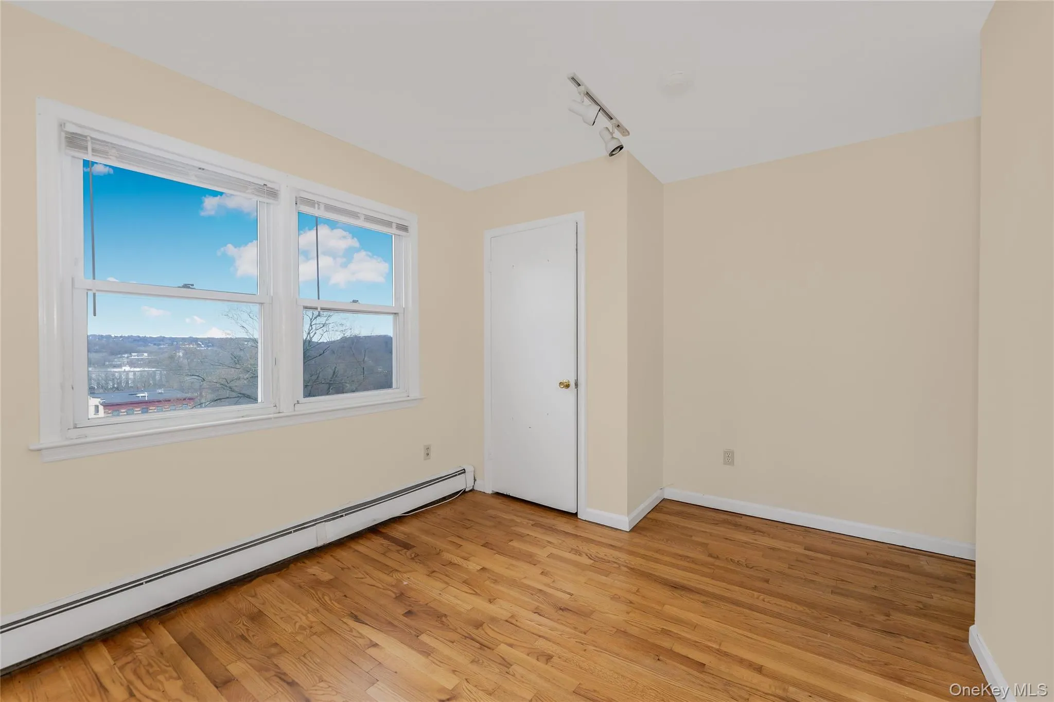 26 Fairview Avenue, White Plains, NY, 3 Bedrooms Bedrooms, 6 Rooms Rooms,1 BathroomBathrooms,Residential Lease,For Rent,Fairview,0,985402 26 Fairview Avenue, White Plains, NY, 3 Bedrooms Bedrooms, 6 Rooms Rooms,1 BathroomBathrooms,Residential Lease,For Rent,Fairview,0,985402
