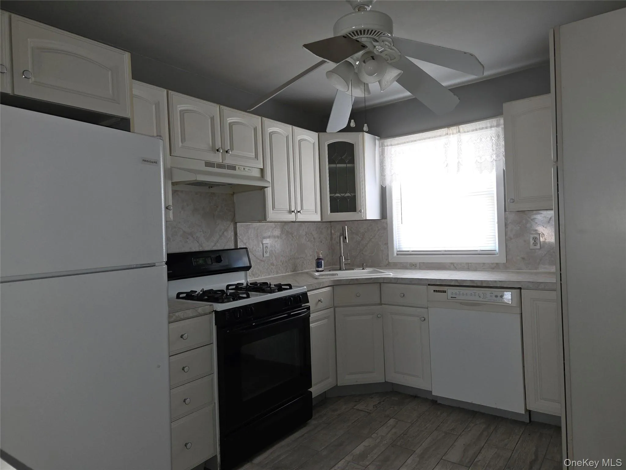 Large enough for a small table. Has a dishwasher! Large enough for a small table. Has a dishwasher!