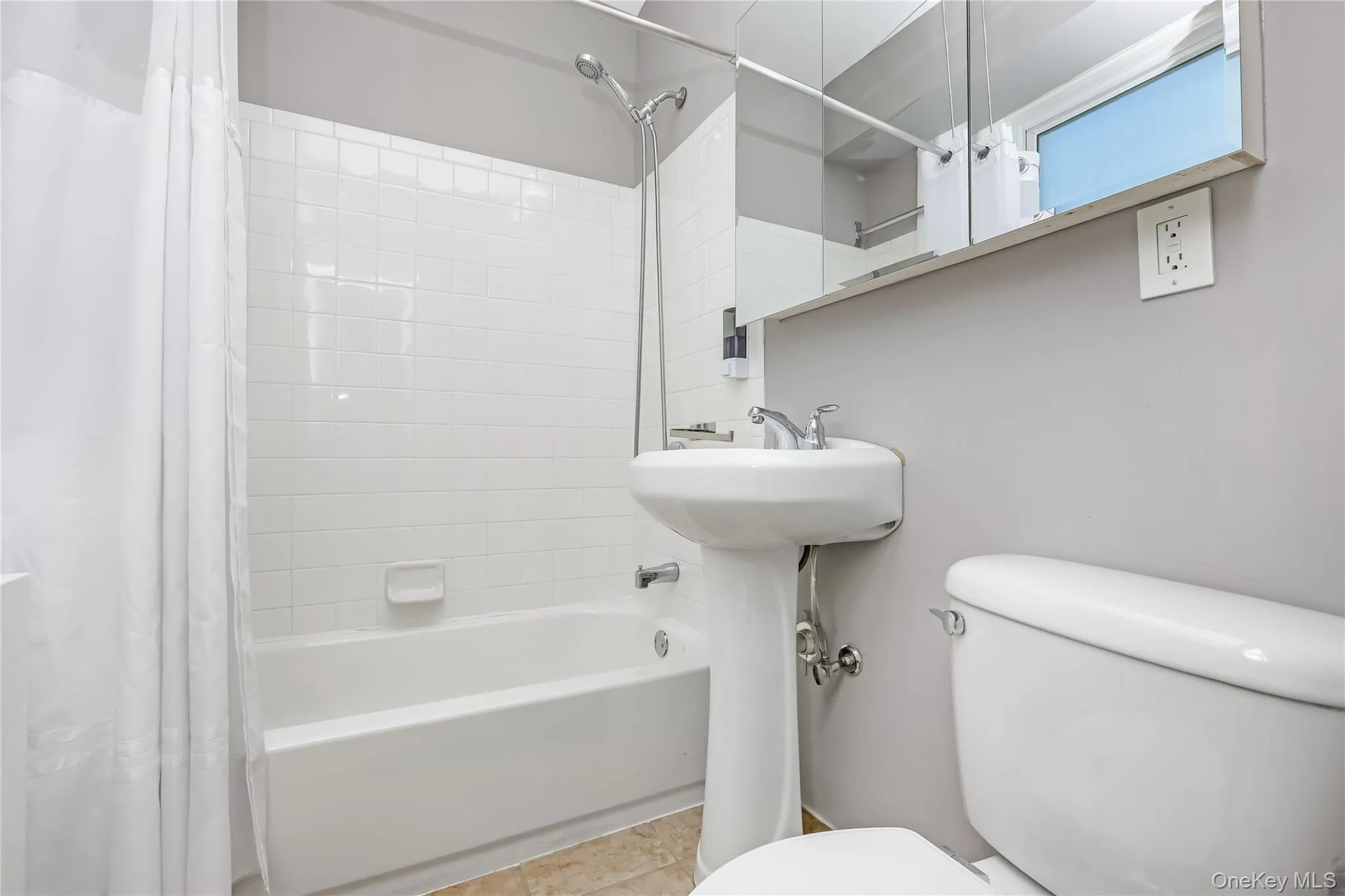 312 Ellington Avenue, Hempstead, NY, 4 Bedrooms Bedrooms, 9 Rooms Rooms,3 BathroomsBathrooms,Residential Lease,For Rent,Ellington,0,985468 312 Ellington Avenue, Hempstead, NY, 4 Bedrooms Bedrooms, 9 Rooms Rooms,3 BathroomsBathrooms,Residential Lease,For Rent,Ellington,0,985468