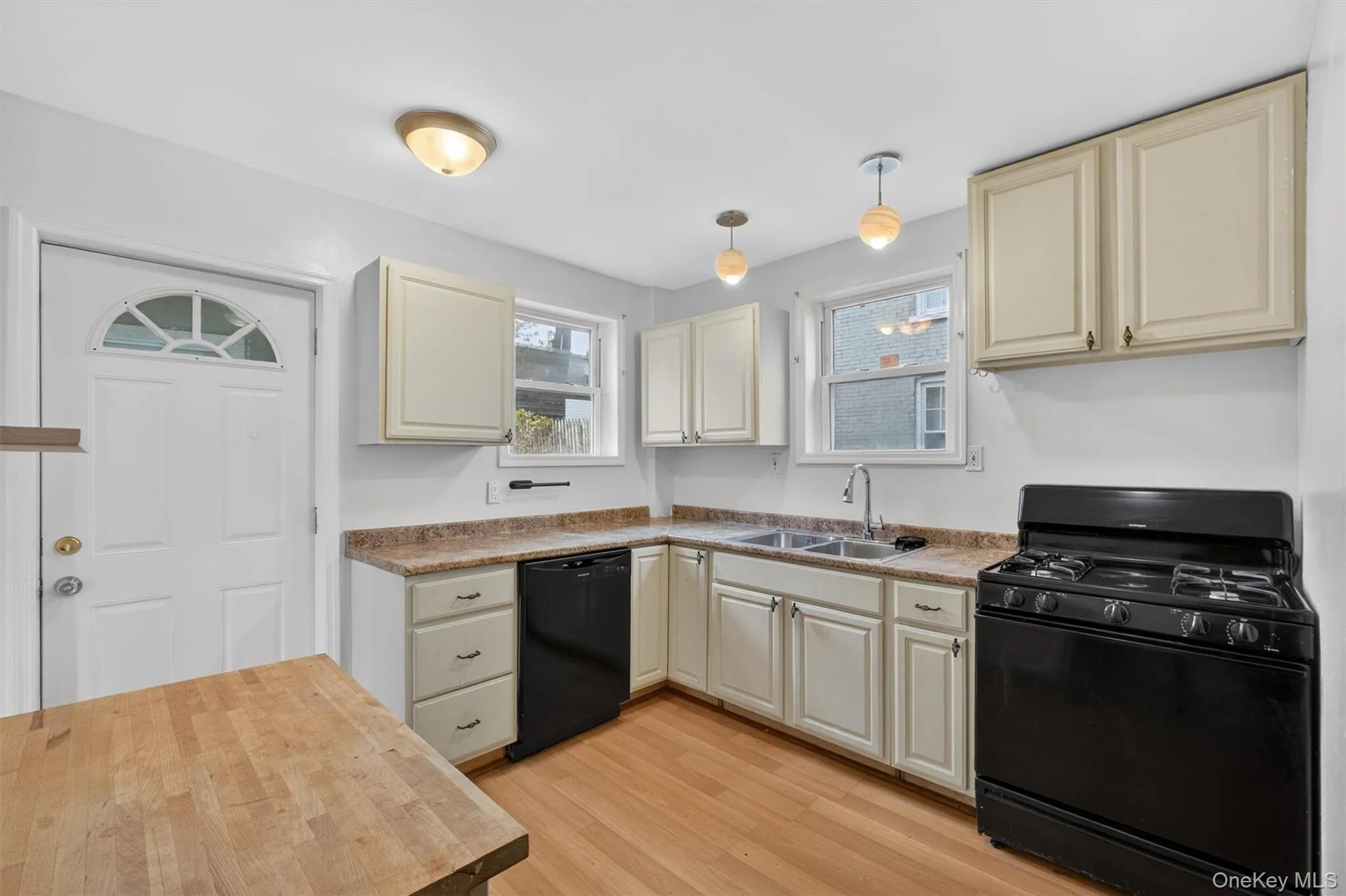 371-373 Verplanck Avenue, Beacon, NY, 3 Bedrooms Bedrooms, 6 Rooms Rooms,1 BathroomBathrooms,Residential,For Rent,Verplanck,0,985479 371-373 Verplanck Avenue, Beacon, NY, 3 Bedrooms Bedrooms, 6 Rooms Rooms,1 BathroomBathrooms,Residential,For Rent,Verplanck,0,985479