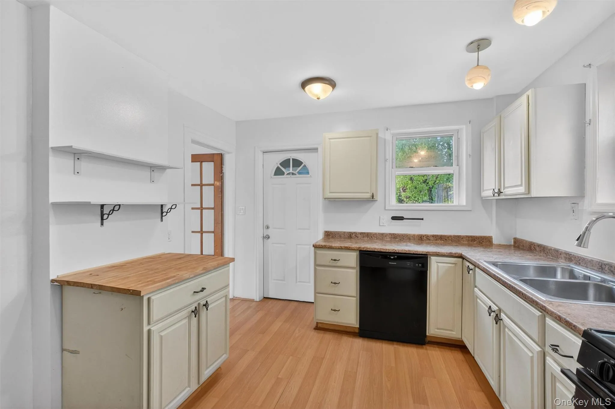 371-373 Verplanck Avenue, Beacon, NY, 3 Bedrooms Bedrooms, 6 Rooms Rooms,1 BathroomBathrooms,Residential,For Rent,Verplanck,0,985479 371-373 Verplanck Avenue, Beacon, NY, 3 Bedrooms Bedrooms, 6 Rooms Rooms,1 BathroomBathrooms,Residential,For Rent,Verplanck,0,985479