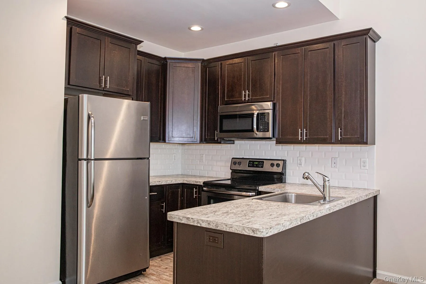 24 Robert Court Street, Babylon, NY, 1 Bedroom Bedrooms, 3 Rooms Rooms,1 BathroomBathrooms,Residential Lease,For Rent,Robert Court,0,985504 24 Robert Court Street, Babylon, NY, 1 Bedroom Bedrooms, 3 Rooms Rooms,1 BathroomBathrooms,Residential Lease,For Rent,Robert Court,0,985504