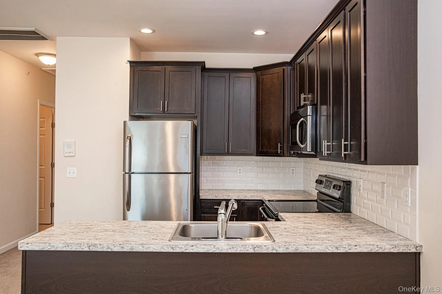 24 Robert Court Street, Babylon, NY, 1 Bedroom Bedrooms, 3 Rooms Rooms,1 BathroomBathrooms,Residential Lease,For Rent,Robert Court,0,985504 24 Robert Court Street, Babylon, NY, 1 Bedroom Bedrooms, 3 Rooms Rooms,1 BathroomBathrooms,Residential Lease,For Rent,Robert Court,0,985504