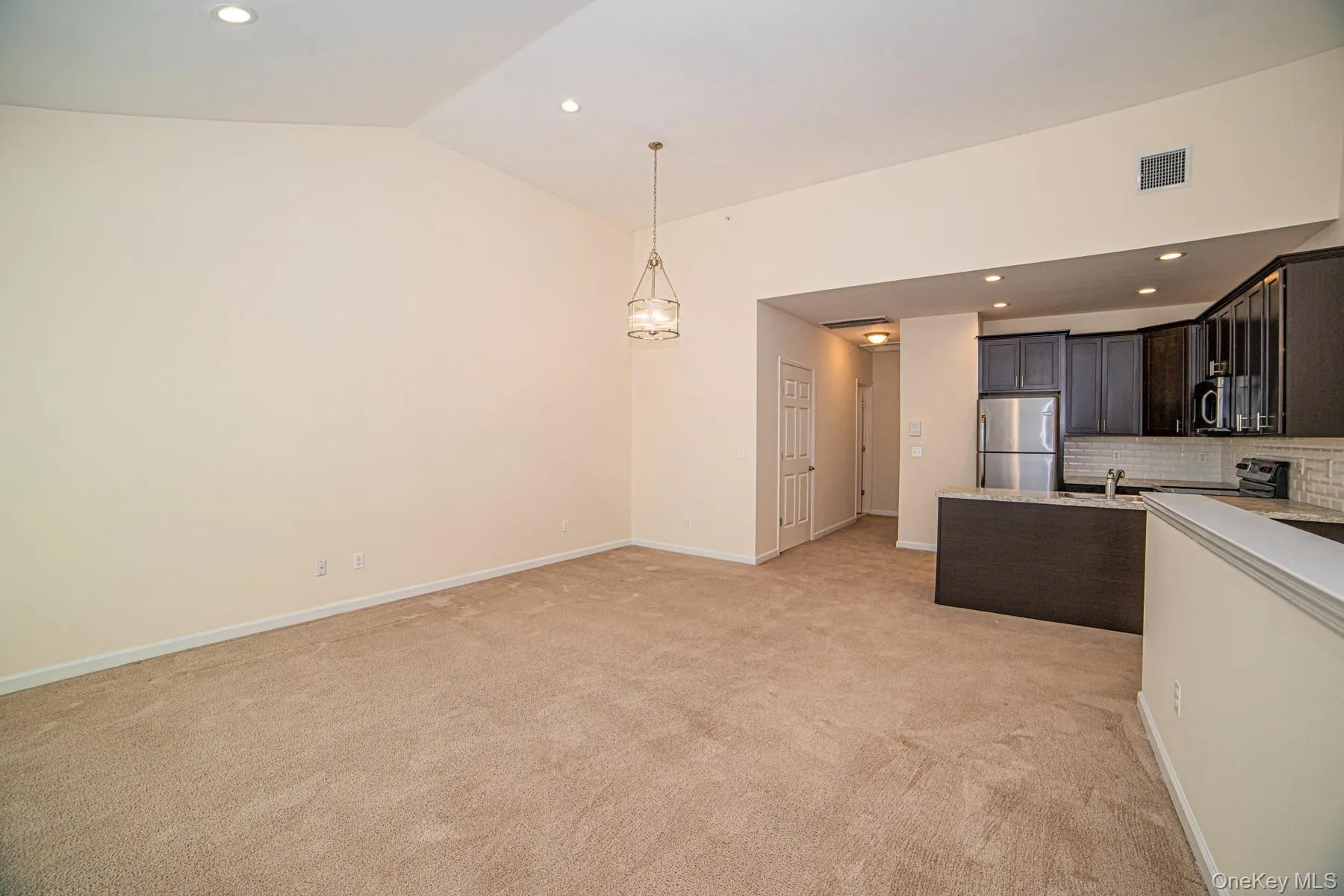 24 Robert Court Street, Babylon, NY, 1 Bedroom Bedrooms, 3 Rooms Rooms,1 BathroomBathrooms,Residential Lease,For Rent,Robert Court,0,985504 24 Robert Court Street, Babylon, NY, 1 Bedroom Bedrooms, 3 Rooms Rooms,1 BathroomBathrooms,Residential Lease,For Rent,Robert Court,0,985504