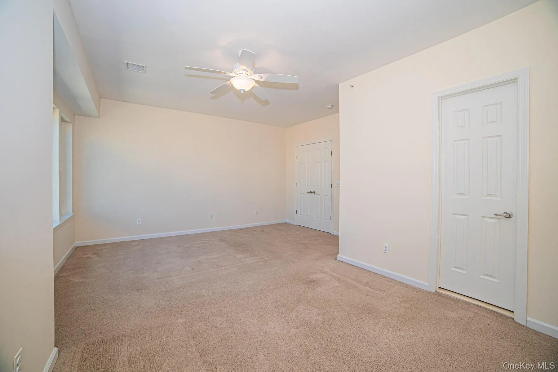 24 Robert Court Street, Babylon, NY, 1 Bedroom Bedrooms, 3 Rooms Rooms,1 BathroomBathrooms,Residential Lease,For Rent,Robert Court,0,985504 24 Robert Court Street, Babylon, NY, 1 Bedroom Bedrooms, 3 Rooms Rooms,1 BathroomBathrooms,Residential Lease,For Rent,Robert Court,0,985504