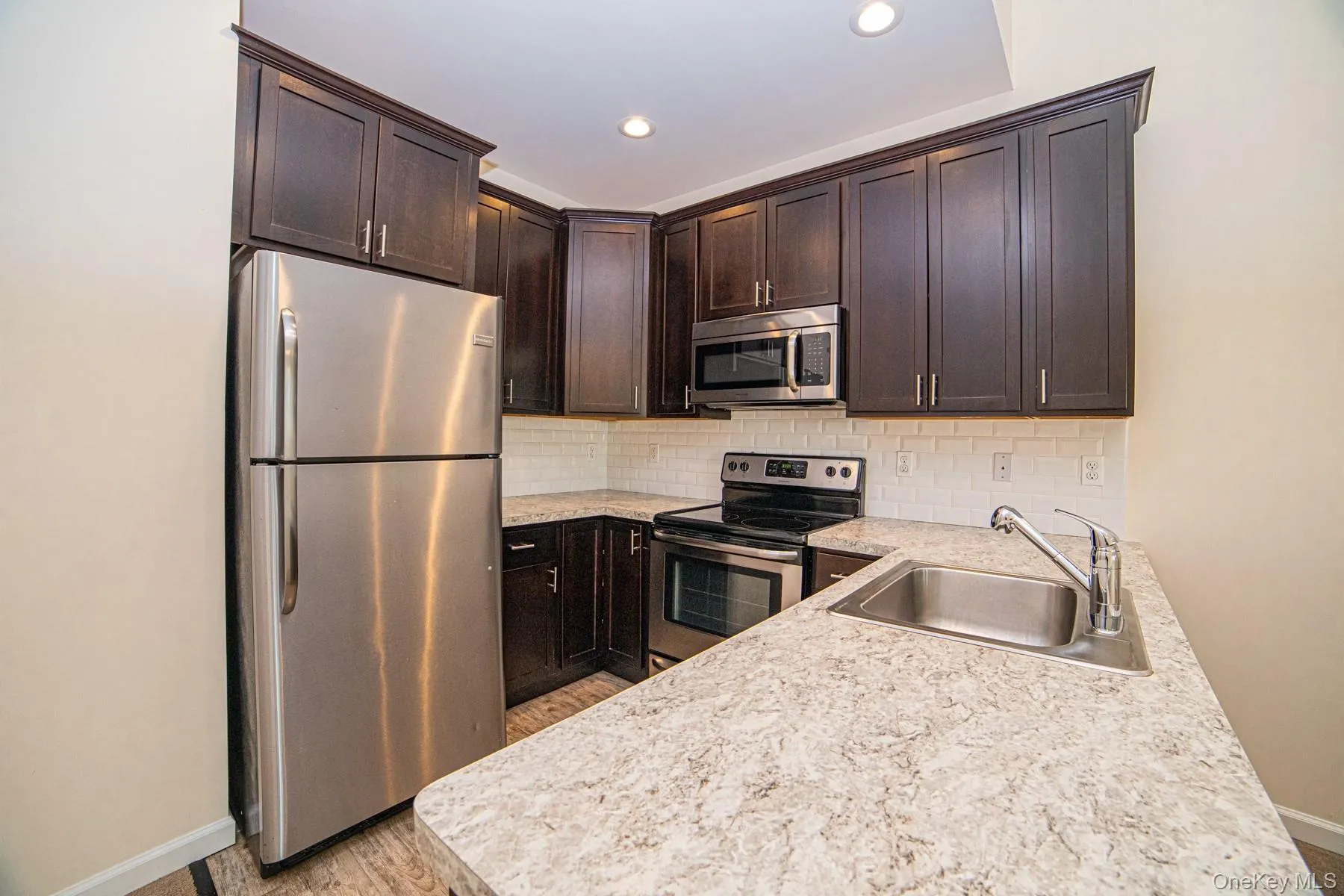 24 Robert Court Street, Babylon, NY, 1 Bedroom Bedrooms, 3 Rooms Rooms,1 BathroomBathrooms,Residential Lease,For Rent,Robert Court,0,985504 24 Robert Court Street, Babylon, NY, 1 Bedroom Bedrooms, 3 Rooms Rooms,1 BathroomBathrooms,Residential Lease,For Rent,Robert Court,0,985504