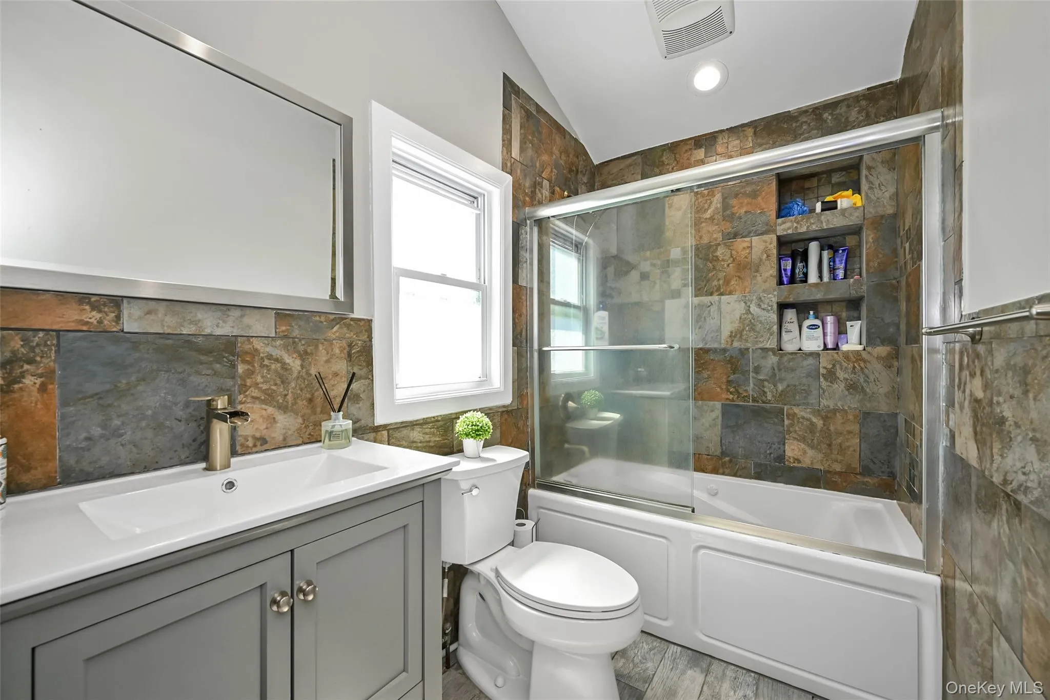 187 Memphis Avenue, Hempstead, NY, 3 Bedrooms Bedrooms, 7 Rooms Rooms,2 BathroomsBathrooms,Residential,For Rent,Memphis,0,985521 187 Memphis Avenue, Hempstead, NY, 3 Bedrooms Bedrooms, 7 Rooms Rooms,2 BathroomsBathrooms,Residential,For Rent,Memphis,0,985521