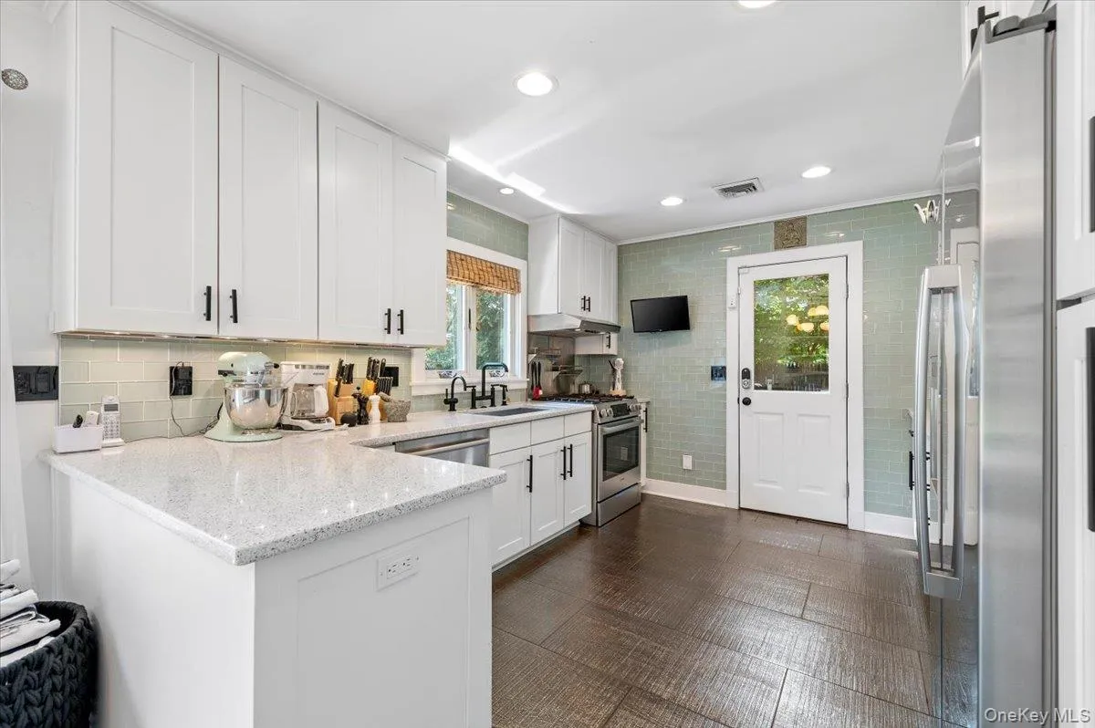 94 Hands Creek Road, East Hampton, NY, 4 Bedrooms Bedrooms, 10 Rooms Rooms,3 BathroomsBathrooms,Residential Lease,For Rent,Hands Creek,0,985538 94 Hands Creek Road, East Hampton, NY, 4 Bedrooms Bedrooms, 10 Rooms Rooms,3 BathroomsBathrooms,Residential Lease,For Rent,Hands Creek,0,985538