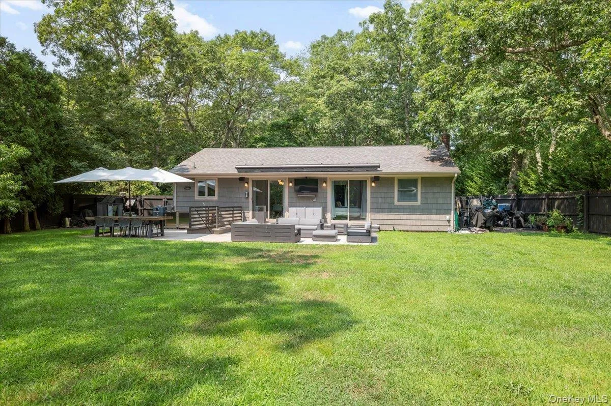 94 Hands Creek Road, East Hampton, NY, 4 Bedrooms Bedrooms, 10 Rooms Rooms,3 BathroomsBathrooms,Residential Lease,For Rent,Hands Creek,0,985538 94 Hands Creek Road, East Hampton, NY, 4 Bedrooms Bedrooms, 10 Rooms Rooms,3 BathroomsBathrooms,Residential Lease,For Rent,Hands Creek,0,985538