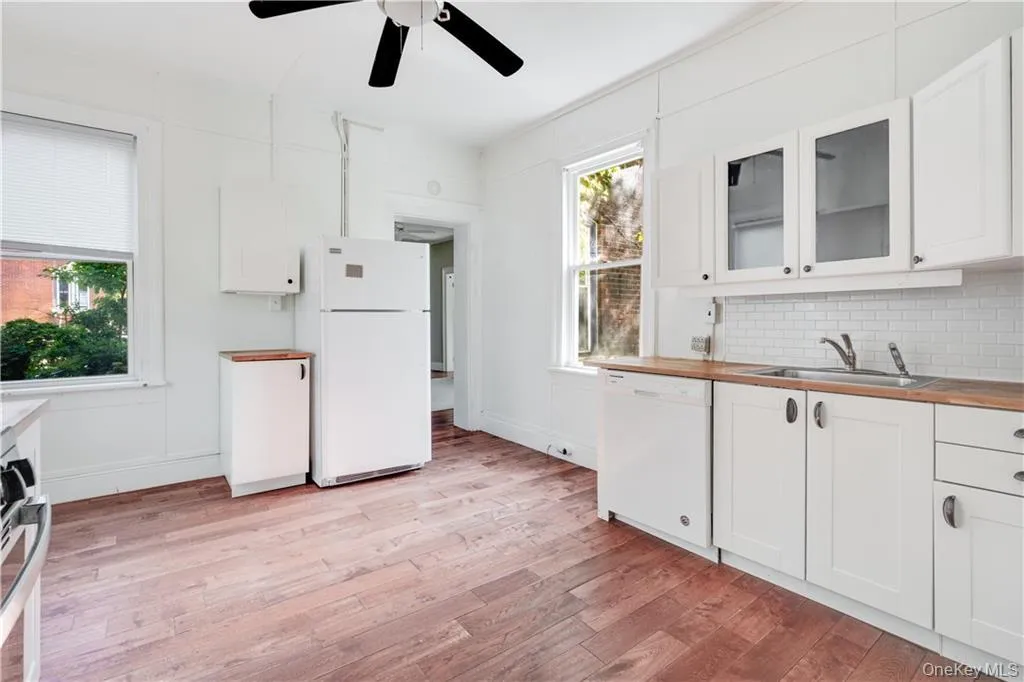 163 Union Street, Poughkeepsie, NY, 2 Bedrooms Bedrooms, 4 Rooms Rooms,1 BathroomBathrooms,Residential Lease,For Rent,Union,0,985585 163 Union Street, Poughkeepsie, NY, 2 Bedrooms Bedrooms, 4 Rooms Rooms,1 BathroomBathrooms,Residential Lease,For Rent,Union,0,985585