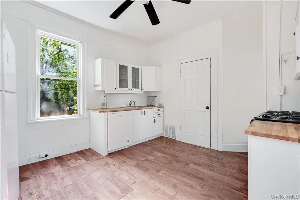 163 Union Street, Poughkeepsie, NY, 2 Bedrooms Bedrooms, 4 Rooms Rooms,1 BathroomBathrooms,Residential Lease,For Rent,Union,0,985585 163 Union Street, Poughkeepsie, NY, 2 Bedrooms Bedrooms, 4 Rooms Rooms,1 BathroomBathrooms,Residential Lease,For Rent,Union,0,985585