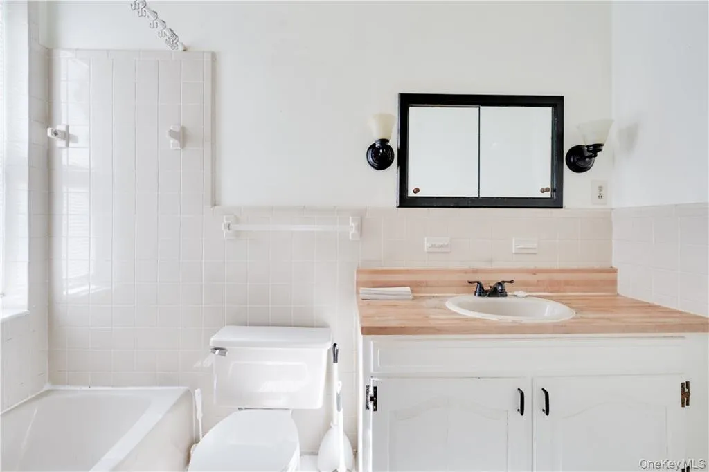 163 Union Street, Poughkeepsie, NY, 2 Bedrooms Bedrooms, 4 Rooms Rooms,1 BathroomBathrooms,Residential Lease,For Rent,Union,0,985585 163 Union Street, Poughkeepsie, NY, 2 Bedrooms Bedrooms, 4 Rooms Rooms,1 BathroomBathrooms,Residential Lease,For Rent,Union,0,985585