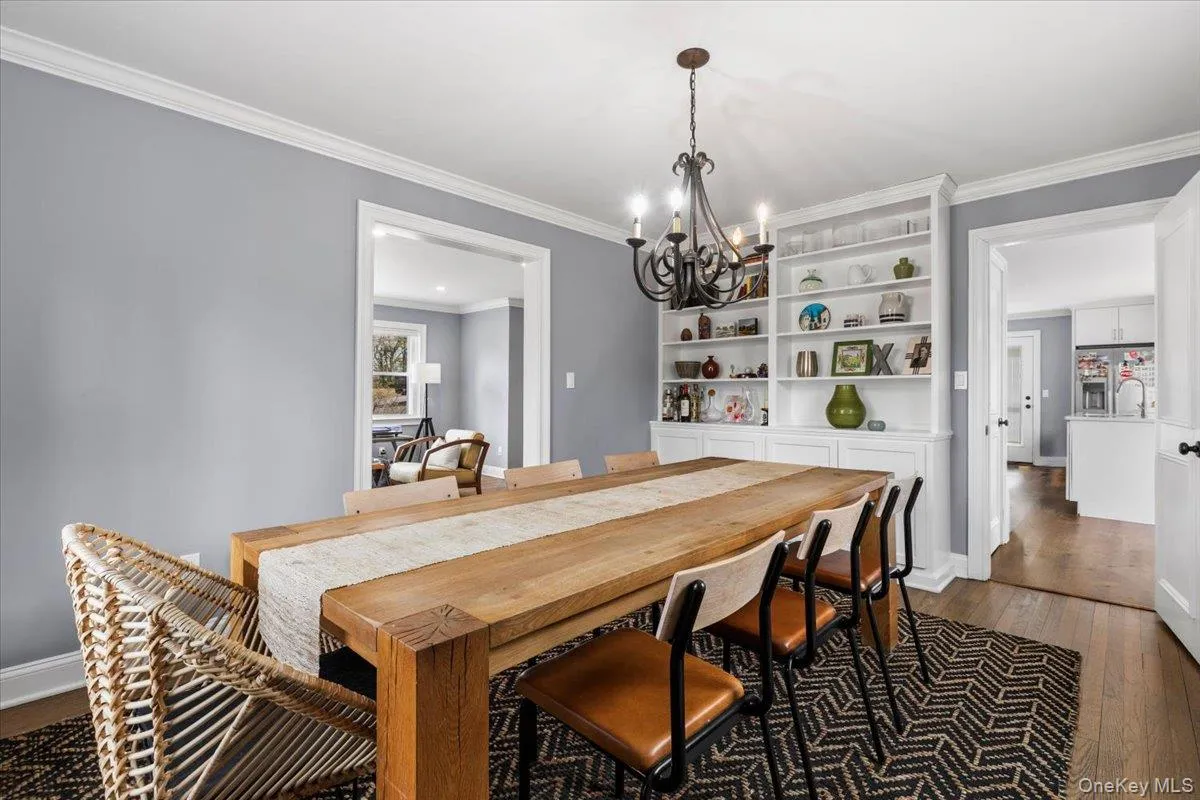 Formal Dining Room, well-located off of Kitchen. Formal Dining Room, well-located off of Kitchen.