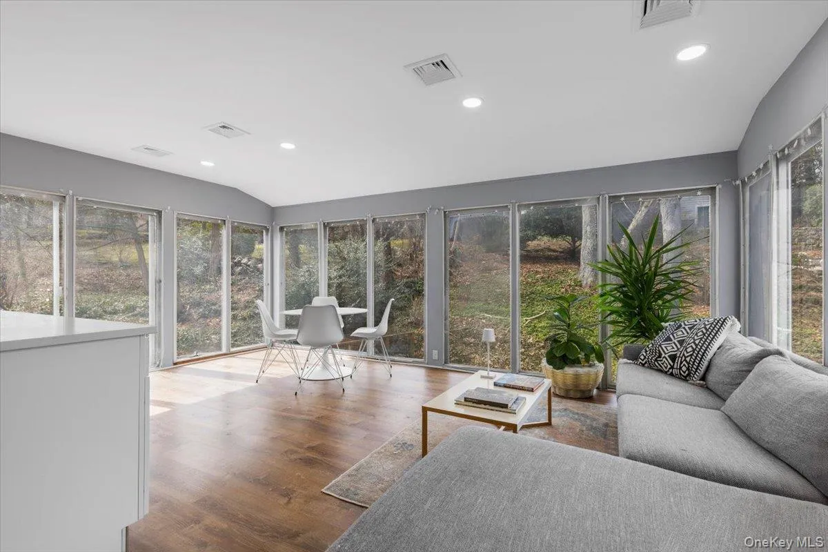 Open Kitchen/ Family Room Open Kitchen/ Family Room