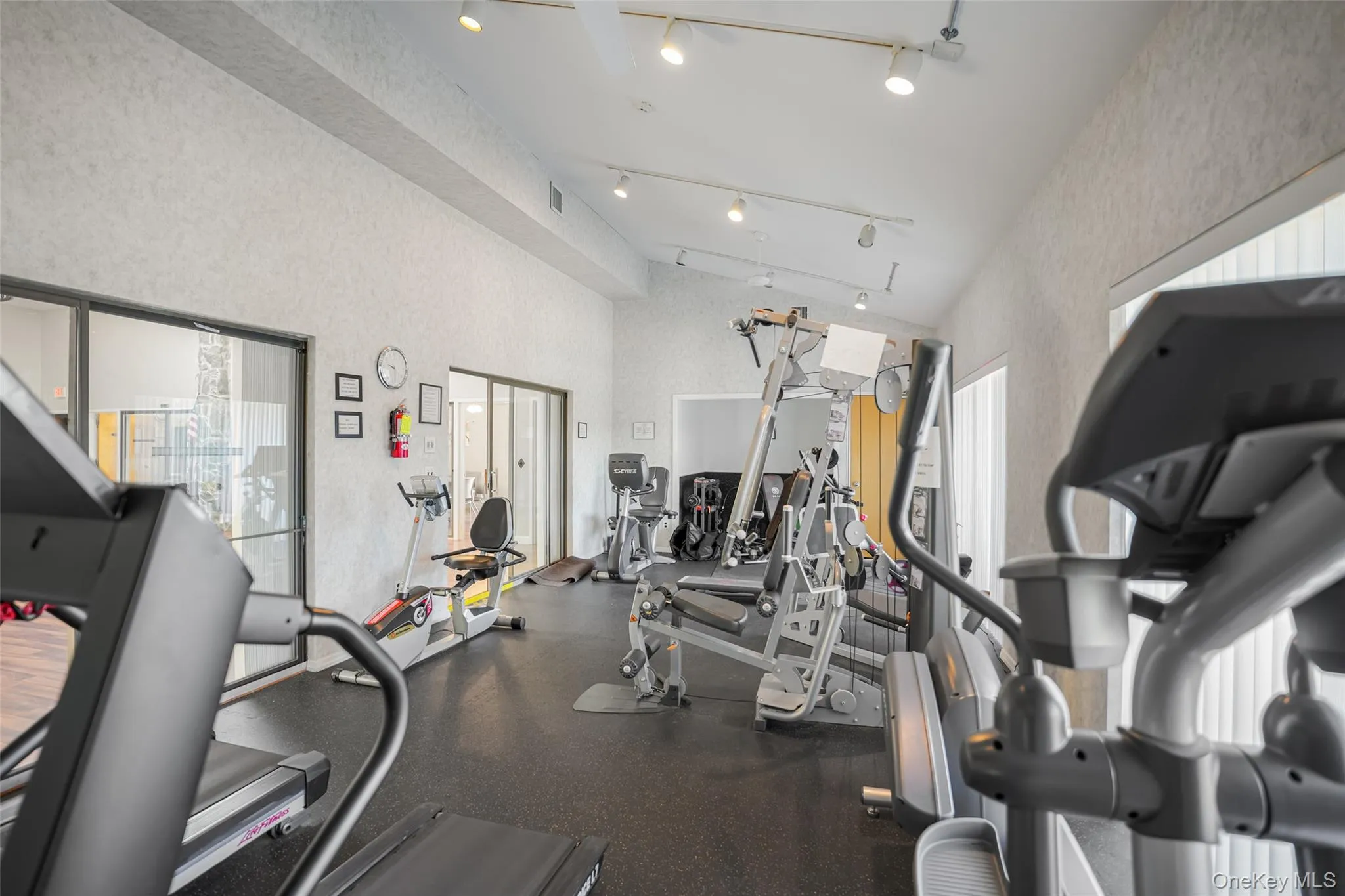 85 Rhett Court, Smithtown, NY, 2 Bedrooms Bedrooms, 6 Rooms Rooms,2 BathroomsBathrooms,Residential Lease,For Rent,Rhett,0,985613 85 Rhett Court, Smithtown, NY, 2 Bedrooms Bedrooms, 6 Rooms Rooms,2 BathroomsBathrooms,Residential Lease,For Rent,Rhett,0,985613