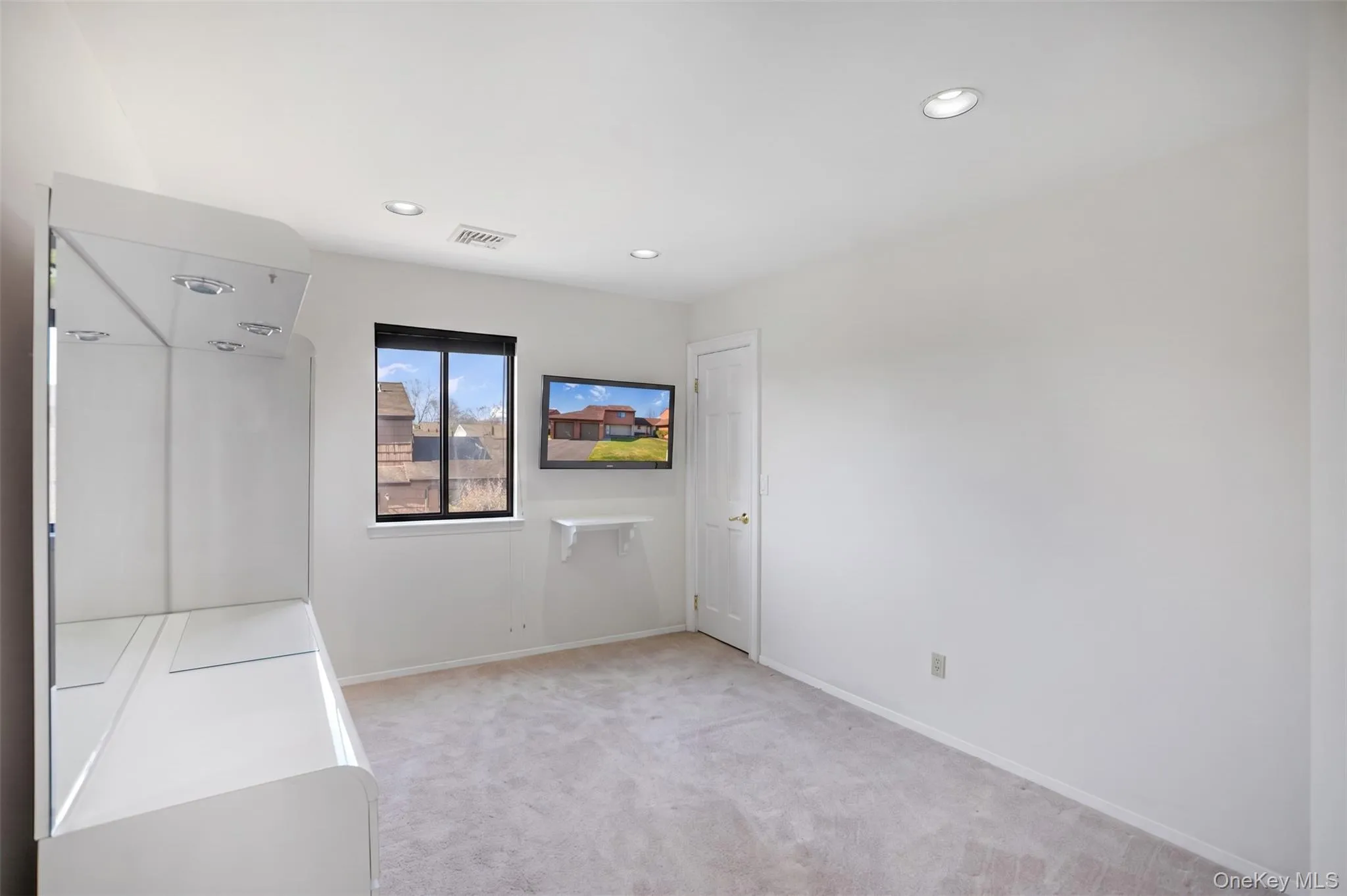 85 Rhett Court, Smithtown, NY, 2 Bedrooms Bedrooms, 6 Rooms Rooms,2 BathroomsBathrooms,Residential Lease,For Rent,Rhett,0,985613 85 Rhett Court, Smithtown, NY, 2 Bedrooms Bedrooms, 6 Rooms Rooms,2 BathroomsBathrooms,Residential Lease,For Rent,Rhett,0,985613